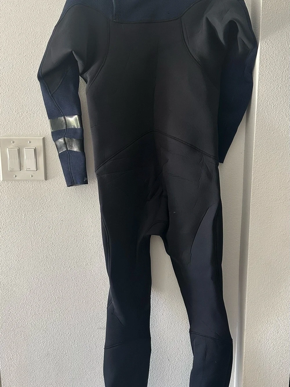 Hurley Men’s Navy and Black wetsuit